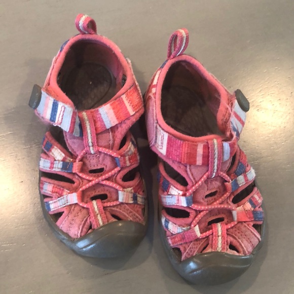 pink keen sandals